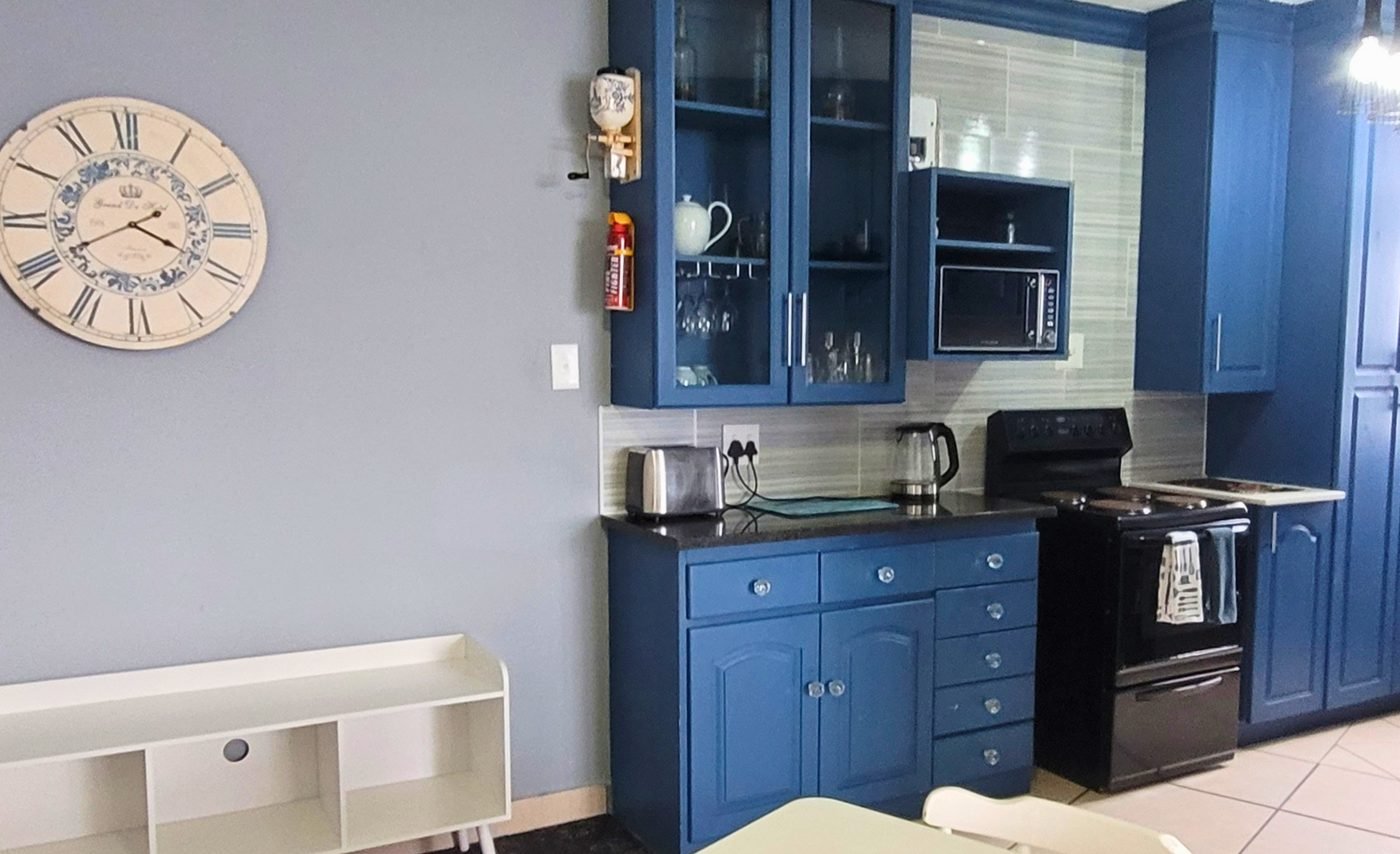 Piece of Paradise — open-plan lounge, dining and kitchen