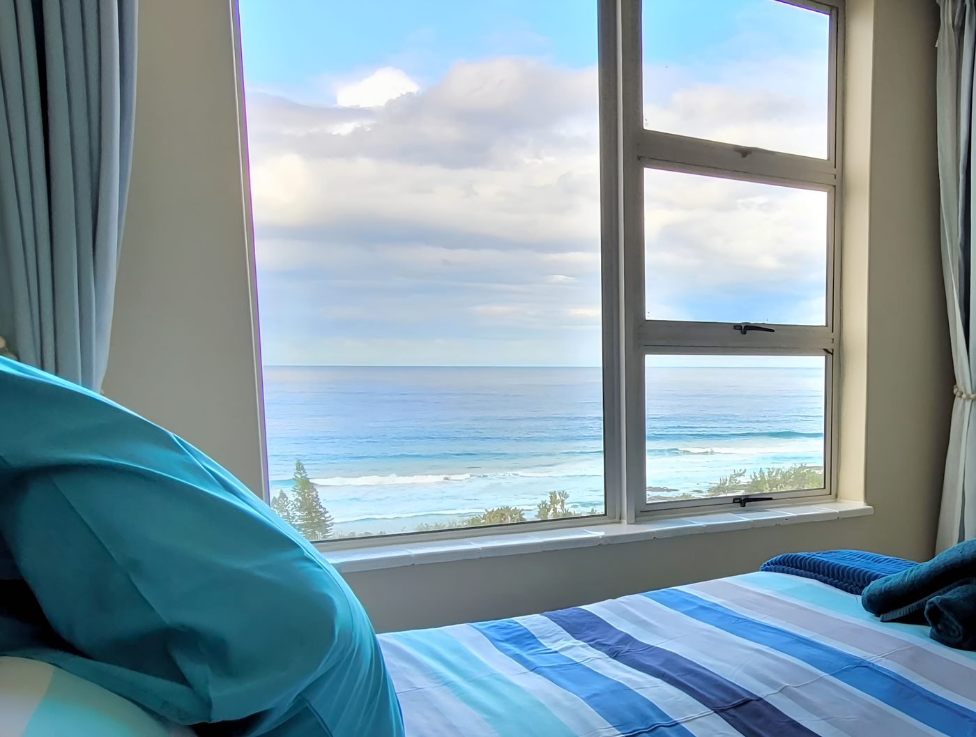 Smile & Wave — bedroom with panoramic ocean view