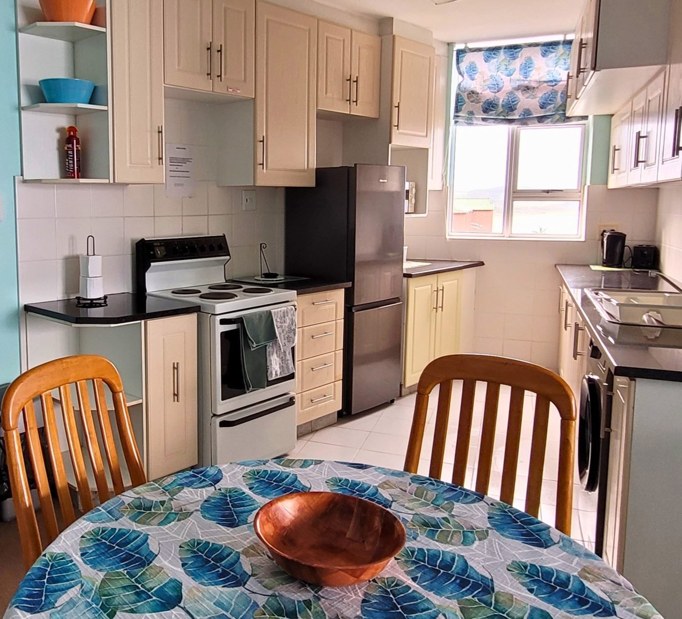 Smile & Wave — dining area