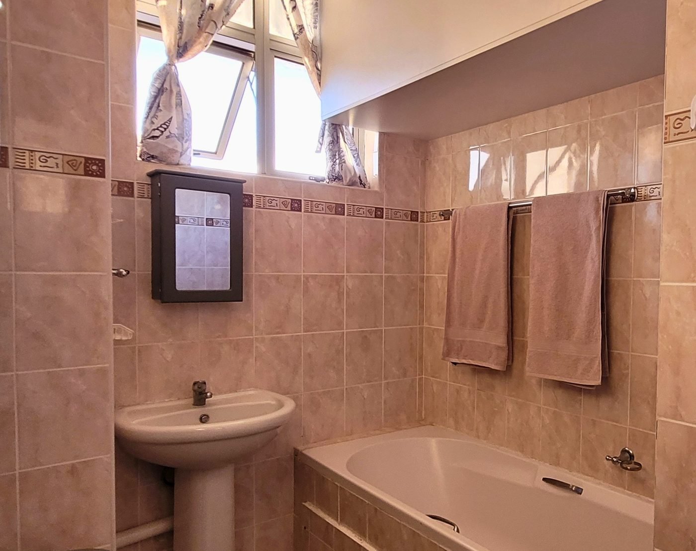Topdeck Haven — bathroom