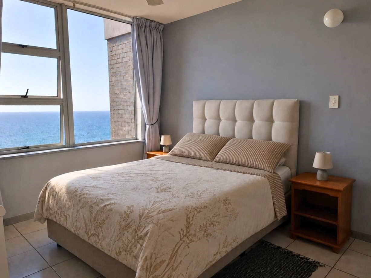 Topdeck Haven — main bedroom with sea view