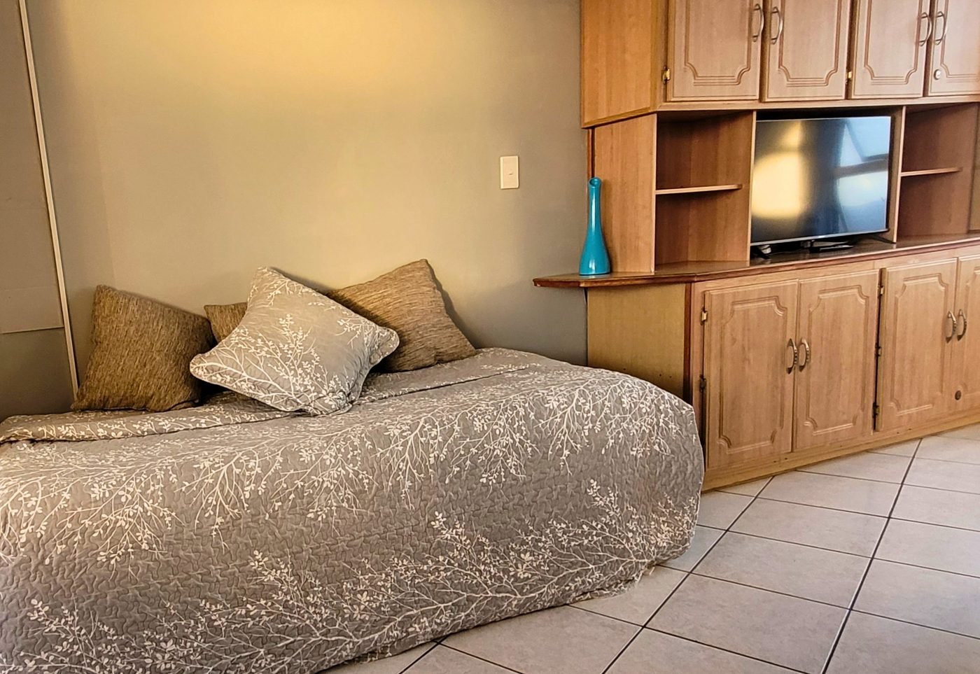 Topdeck Haven — extra bed setup for additional guests